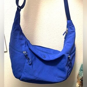 Lululemon Large Slouchy Sling 13L - Riverside Blue